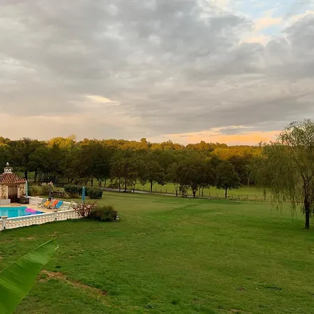 Gite De Groupe Le Domaine De Maumont